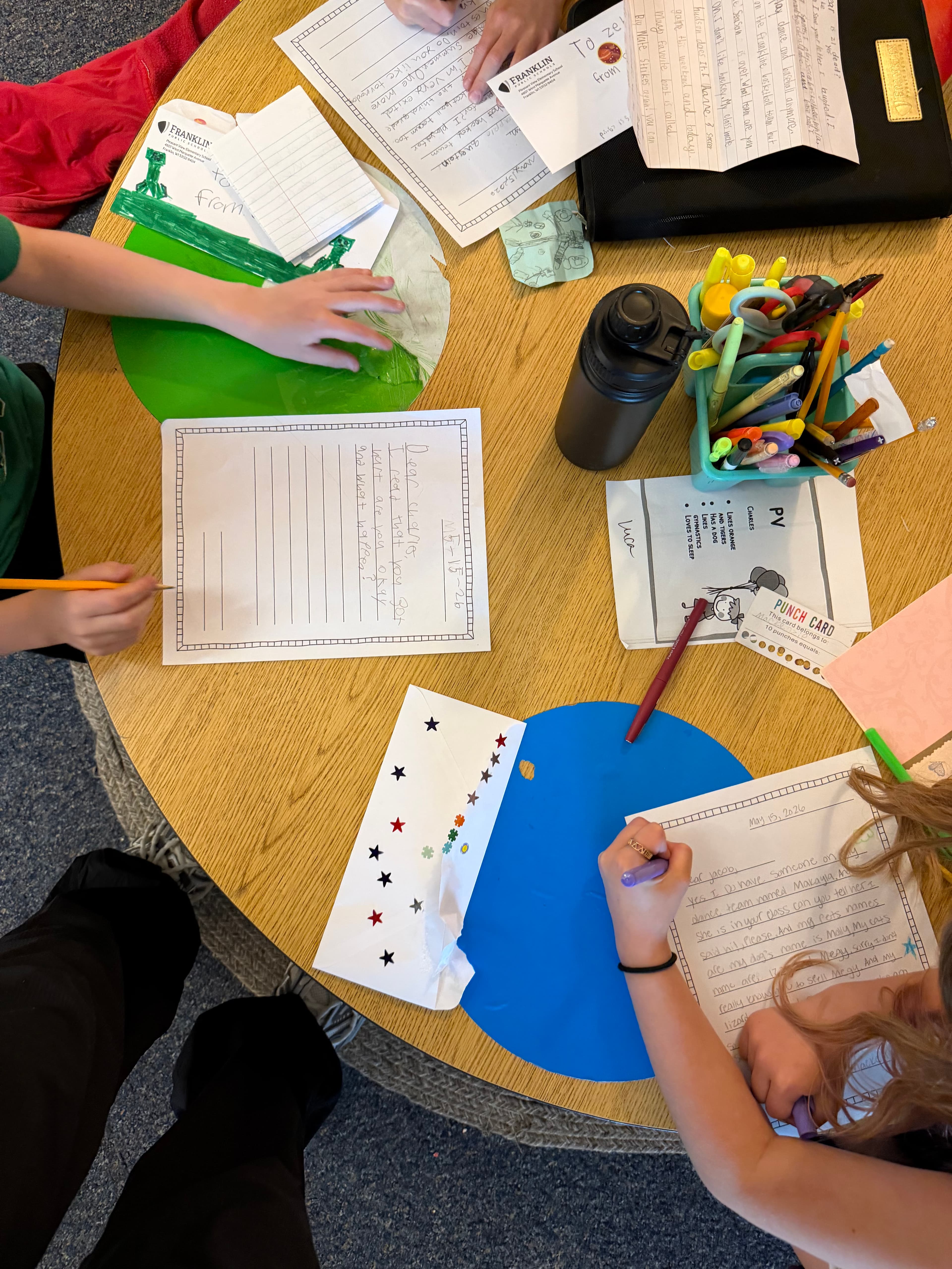 Kids at round table with star stickers